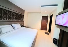 Bedroom 4 Alexander Hotel Tegal