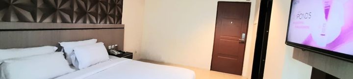 Bedroom 4 Alexander Hotel Tegal
