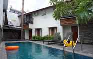 Kolam Renang 6 Bedjo Homestay by Dasinem