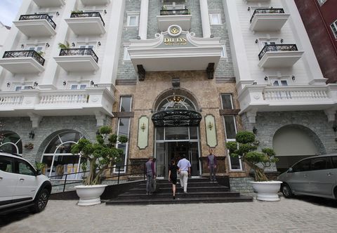 Bên ngoài Du Lys Hotel 