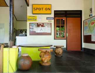 Lobi 2 SPOT ON 1879 Lendang Homestay