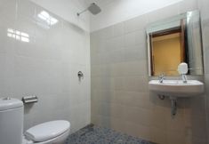 In-room Bathroom 5 Griya Gendhis Saraswati Hotel