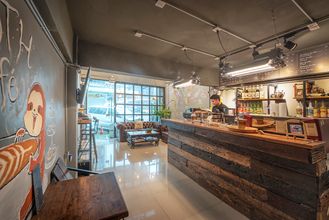 บาร์ คาเฟ่ และเลานจ์ 4 Sloth Hostel Don Mueang Airport
