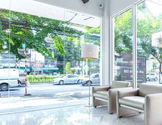 Sảnh chờ 2 Bed By ThaPra Hotel