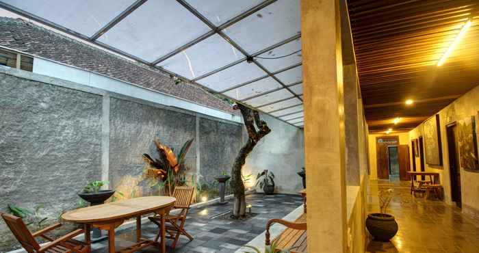 Lobi Watu Agung Guest House