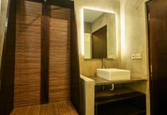 In-room Bathroom 4 Watu Agung Guest House