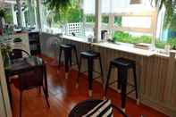 Bar, Kafe, dan Lounge The White Village Ranong Resort