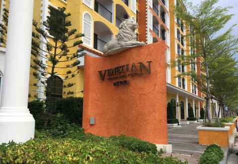 Bangunan Venetian Signature Condo B104