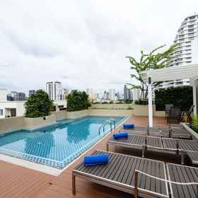 Swimming Pool 7 Ramada by Wyndham Bangkok Ten Ekamai Residences, โรงแรม & ที่พัก ห้างเทสโก้โลตัส สุขุมวิท 50