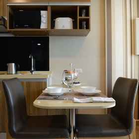 Bedroom 6 Ramada by Wyndham Bangkok Ten Ekamai Residences, โรงแรม & ที่พัก ห้างเทสโก้โลตัส สุขุมวิท 50