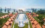 สระว่ายน้ำ 2 Le Menara Beachfront Villa & Resort