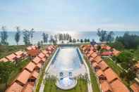 สระว่ายน้ำ Le Menara Beachfront Villa & Resort