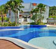 Swimming Pool 5 HARRIS Resort Barelang Batam