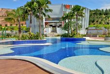 Swimming Pool HARRIS Resort Barelang Batam