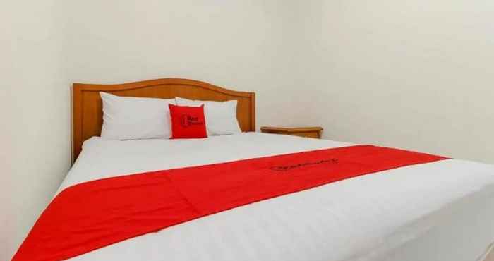 Kamar Tidur RedDoorz Plus near Ciputra World Kuningan 2