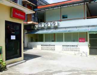 Lobi 2 RedDoorz Plus near Ciputra World Kuningan 2