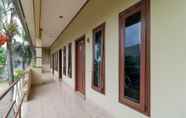 Lobi 2 RedDoorz Plus @ Karet Pedurenan 3