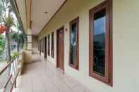 Lobi RedDoorz Plus @ Karet Pedurenan 3