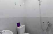 Toilet Kamar 4 Cosmopolitan Guesthouse		