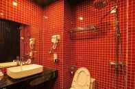 Toilet Kamar Golden Hotel Hanoi