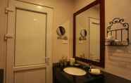 Toilet Kamar 5 The Melbourne Hotel