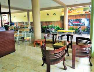 Lobi 2 Grand Aloha Hotel Lumajang