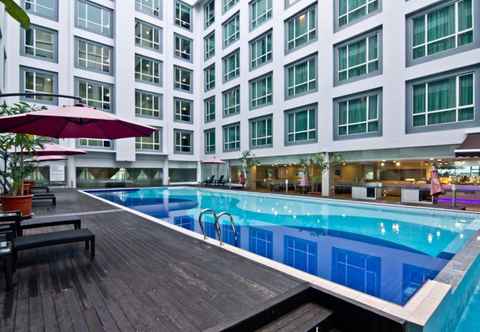 Swimming Pool Pan Borneo Hotel Kota Kinabalu