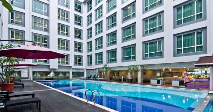 Swimming Pool Pan Borneo Hotel Kota Kinabalu