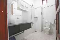 In-room Bathroom Cao Lam Hotel