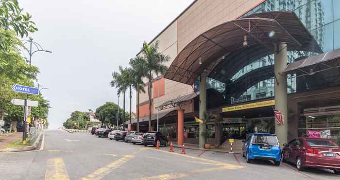 Bên ngoài Super OYO Capital O 1225 Agape Hotel Selayang