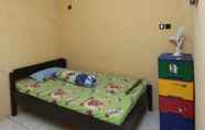 Bilik Tidur 7 Comfort Room at Guesthouse Tirza