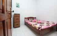 Bilik Tidur 3 Comfort Room at Guesthouse Tirza