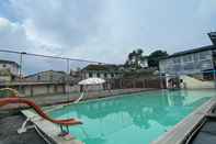 Swimming Pool Abang Homestay