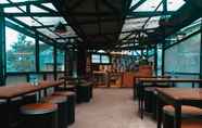 Bar, Kafe dan Lounge 3 Abang Homestay