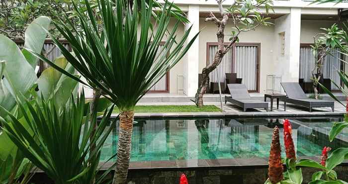 Swimming Pool Arnaya Homestay