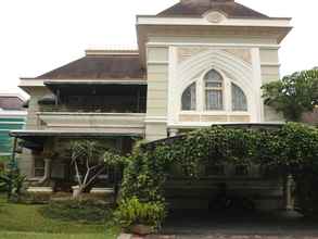 ห้องน้ำภายในห้อง 4 Santibi's Villa Kota Bunga Swiss