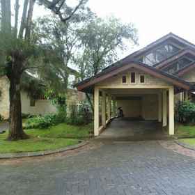 Santibi's Villa Kota Bunga Swiss 1, Hotel Binawan European Language Center