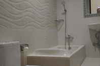In-room Bathroom Duyung Trawas Hill Hotel