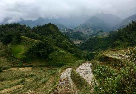 Bên ngoài Phuong Pham Ta Phin Homestay