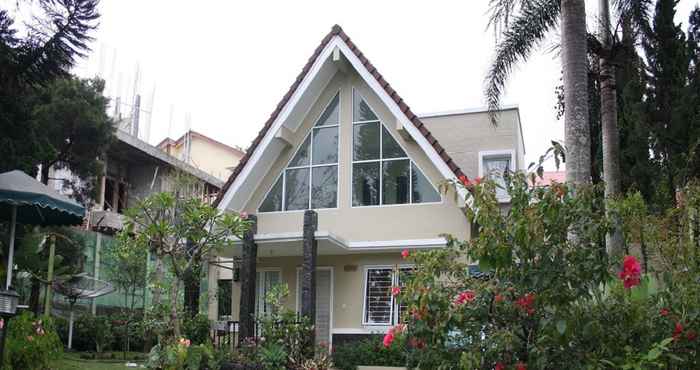 Bangunan Santibi's Villa Kota Bunga Orlando