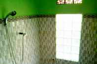 Toilet Kamar Ananda's Homestay