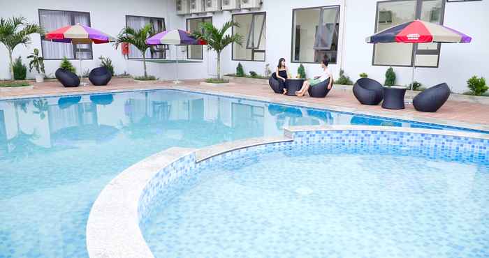 Kolam Renang Phu Cuong Beach Hotel