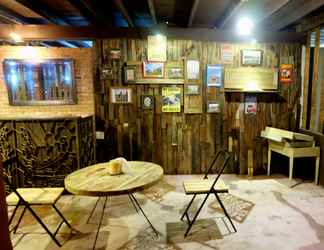 Sảnh chờ 2 The Moment Hostel Kanchanaburi