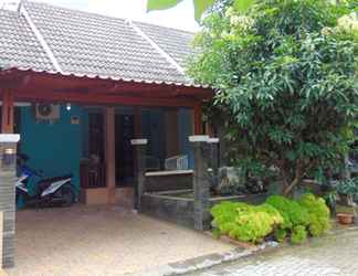 Bên ngoài 2 Khansa 2 Homestay