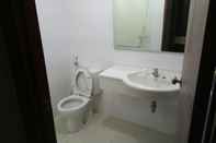 In-room Bathroom Comfort Room at Apartment Waterplace Surabaya (VIL)