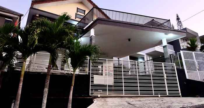 Bangunan Villa Double E