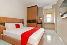 Bedroom RedDoorz Plus near Palembang Square Mall
