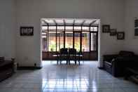 Common Space Rumah Resik Guesthouse		