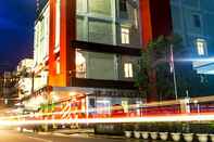 Bangunan Red 9 Hotel