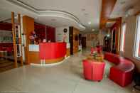 Lobi Red 9 Hotel